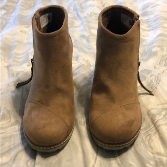 Tom's side zip Wedge Bootie in Camel - Picture 3 of 3